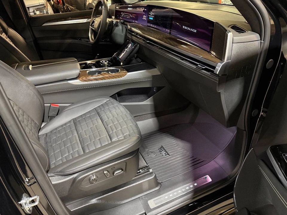 2025 Cadillac Escalade 5th Gen - Image 9 of 12