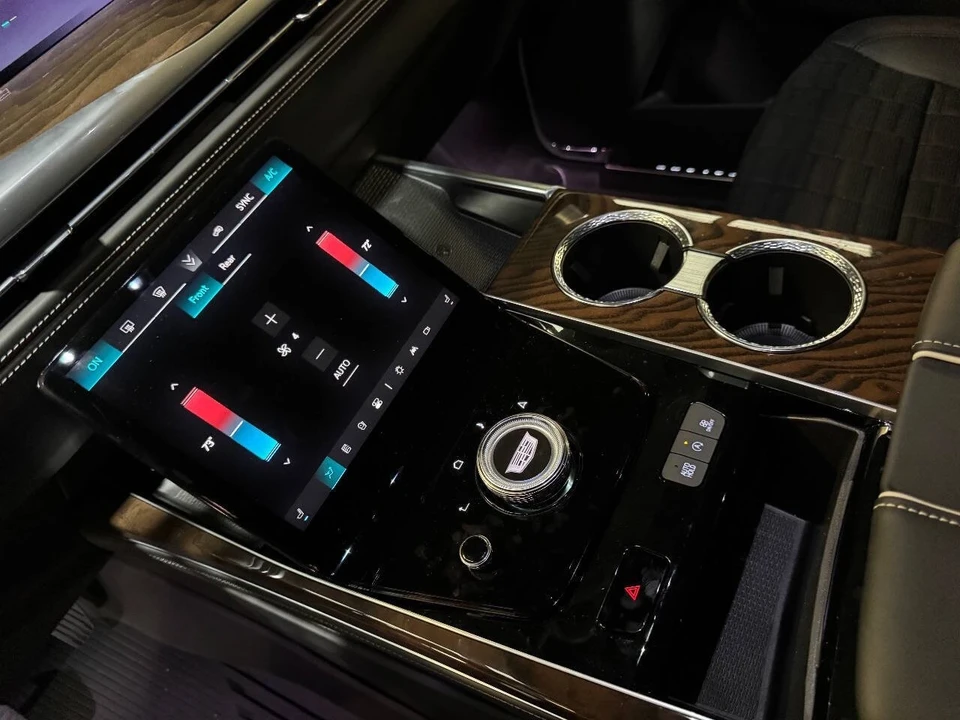 2025 Cadillac Escalade 5th Gen - Image 5 of 12