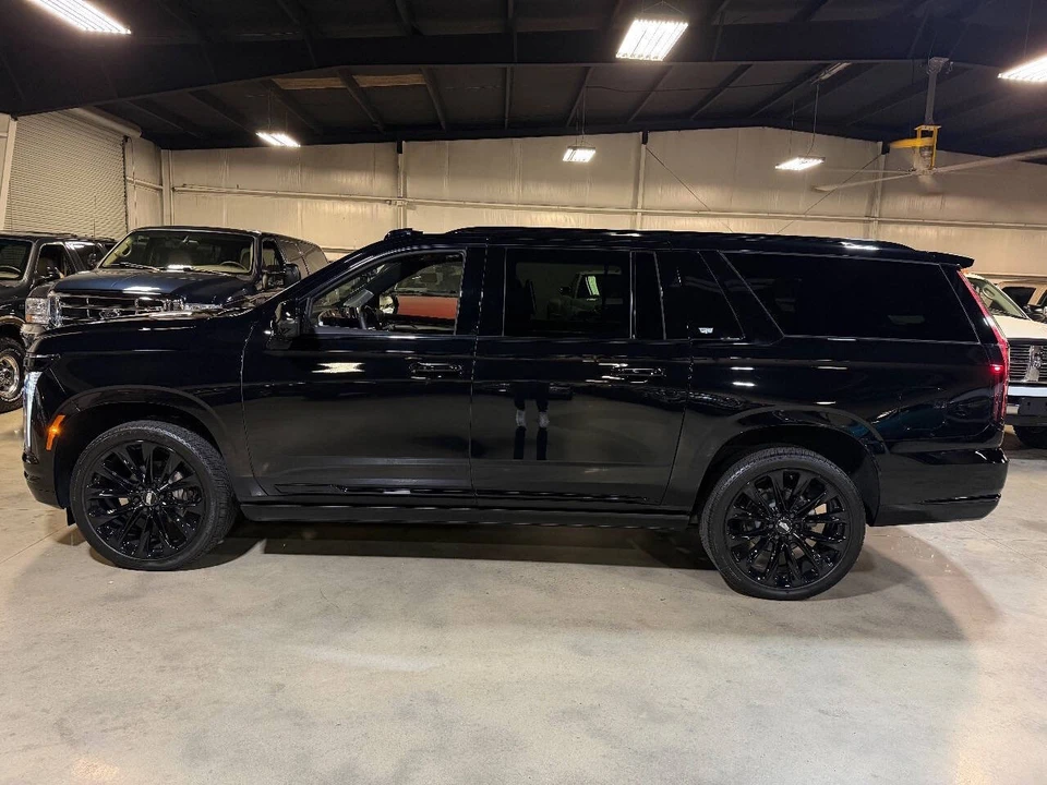 2025 Cadillac Escalade 5th Gen - Image 5 of 12