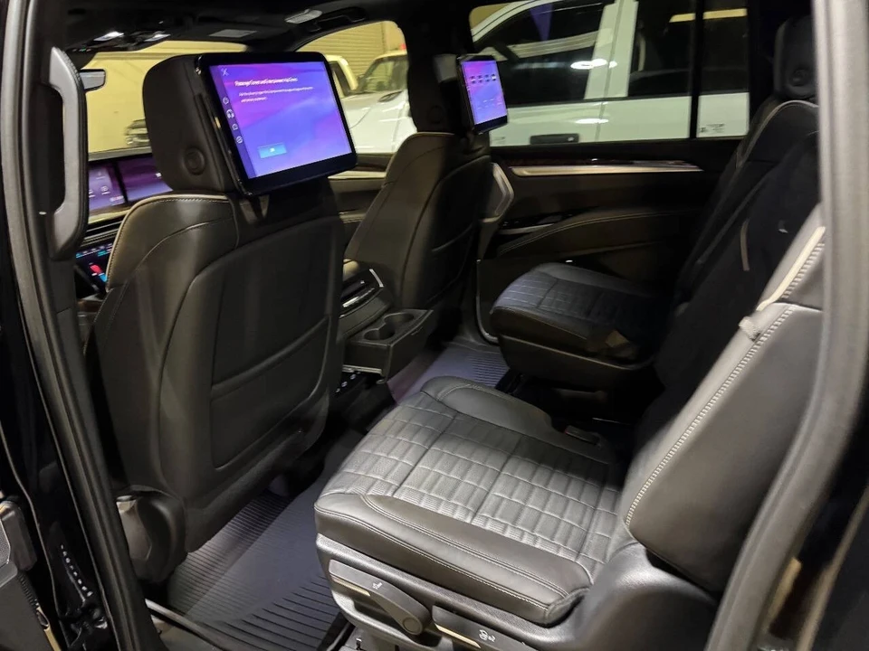 2025 Cadillac Escalade 5th Gen - Image 4 of 12