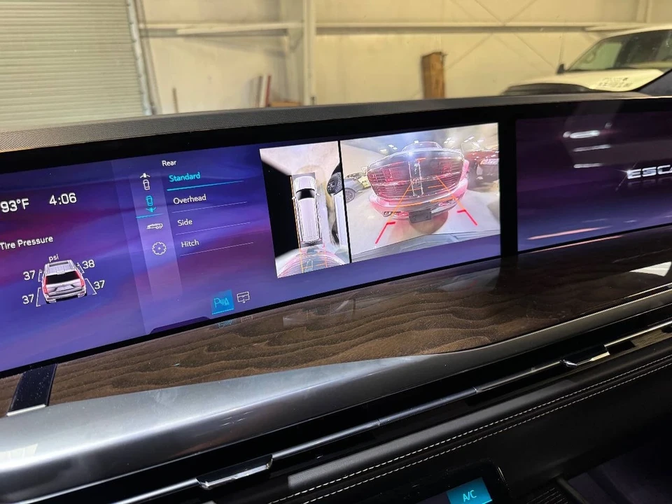 2025 Cadillac Escalade 5th Gen - Image 12 of 12