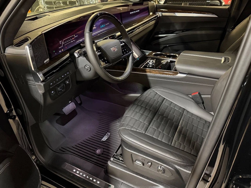 2025 Cadillac Escalade 5th Gen - Image 7 of 12