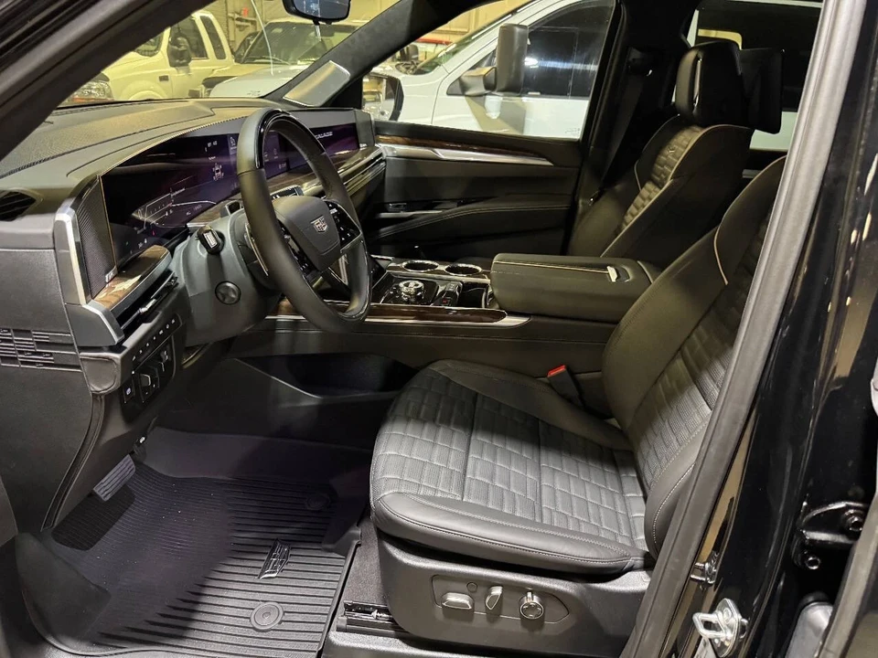 2025 Cadillac Escalade 5th Gen - Image 3 of 12