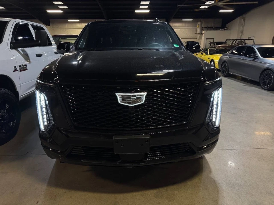 2025 Cadillac Escalade 5th Gen - Image 7 of 12