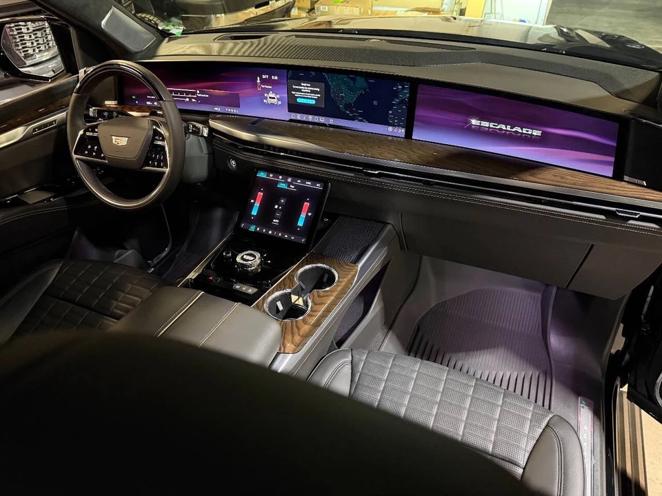 2025 Cadillac Escalade 5th Gen - Image 4 of 12