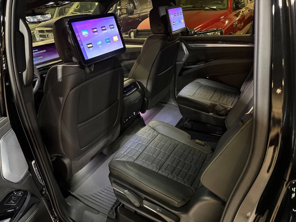 2025 Cadillac Escalade 5th Gen - Image 8 of 12
