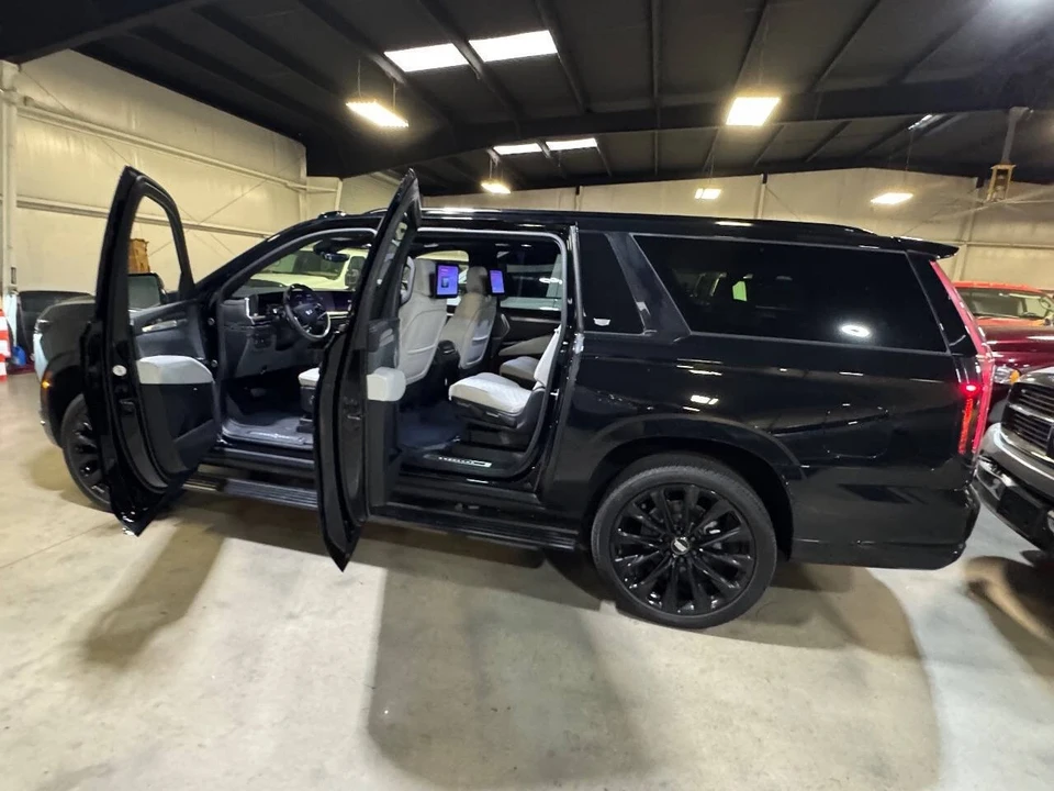 2025 Cadillac Escalade 5th Gen - Image 6 of 12