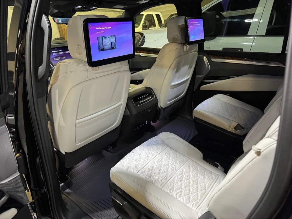 2025 Cadillac Escalade 5th Gen - Image 3 of 12