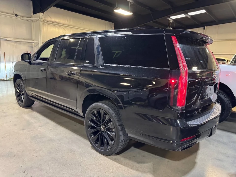 2025 Cadillac Escalade 5th Gen - Image 8 of 12