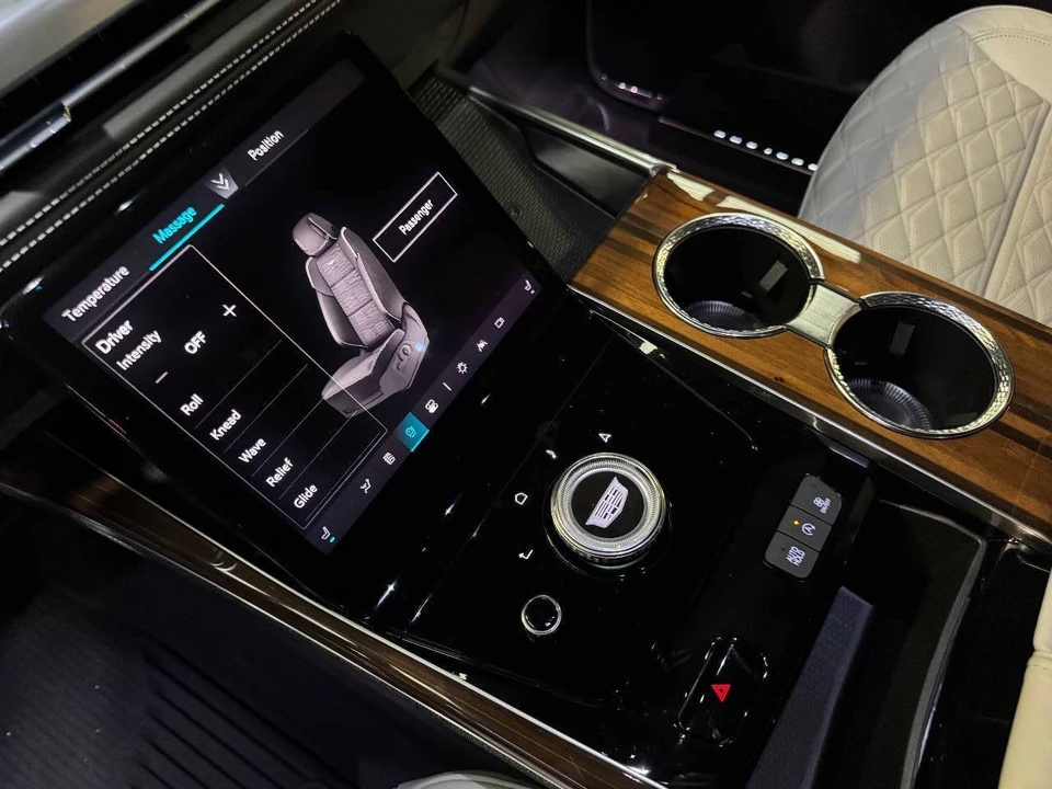 2025 Cadillac Escalade 5th Gen - Image 12 of 12