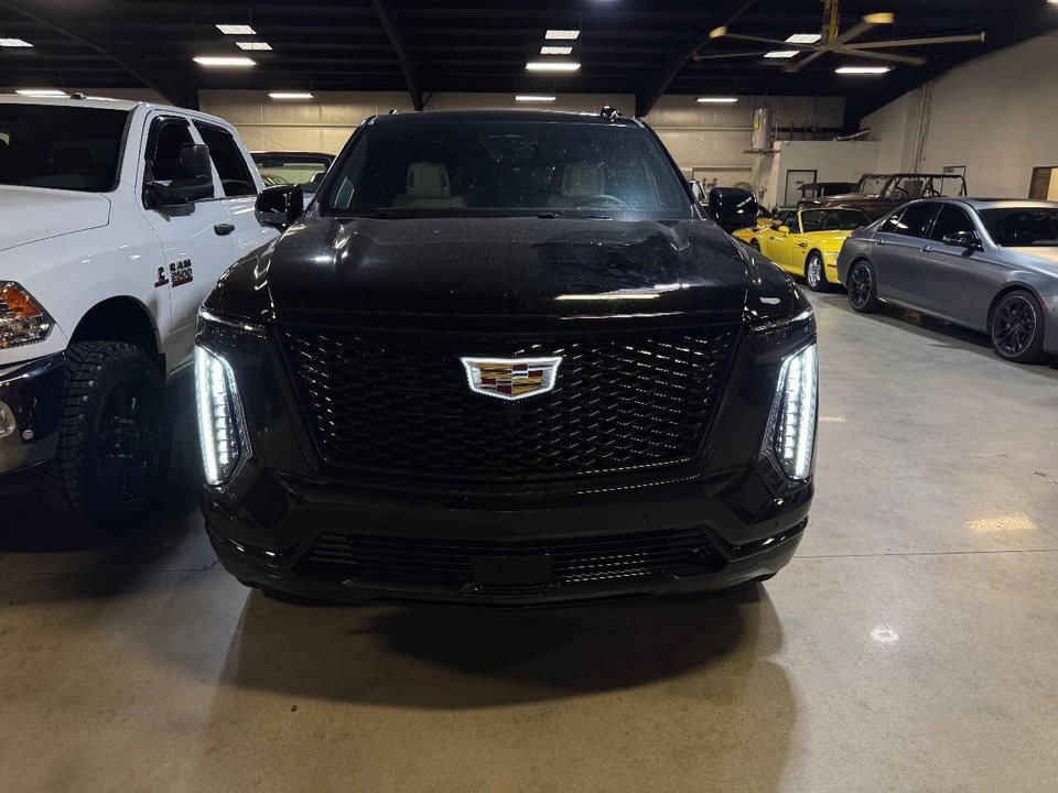 2025 Cadillac Escalade 5th Gen - Image 5 of 12