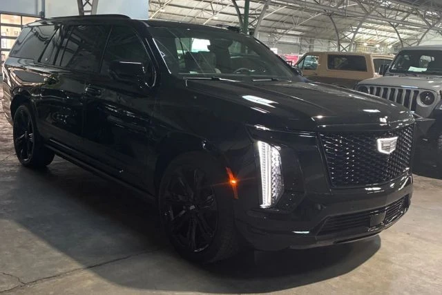 2025 Cadillac Escalade 5th Gen - Image 3 of 8