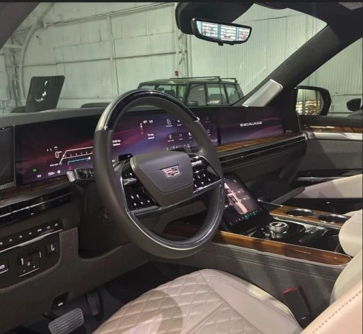 2025 Cadillac Escalade 5th Gen - Image 5 of 8
