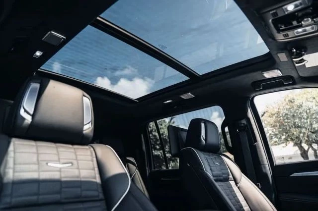 2025 Cadillac Escalade-V 5th Gen - Image 16 of 21