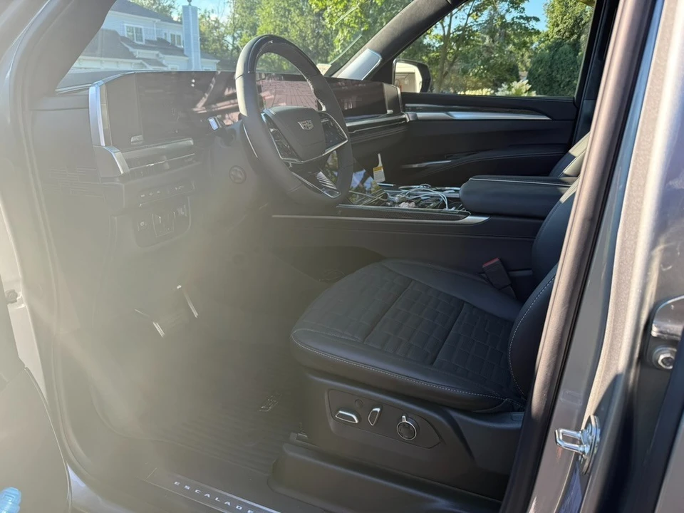2025 Cadillac Escalade-V 5th Gen - Image 6 of 8