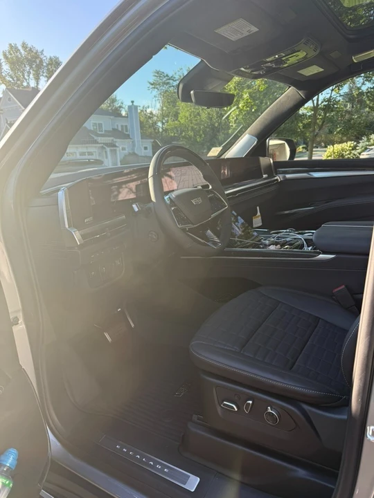2025 Cadillac Escalade-V 5th Gen - Image 7 of 8