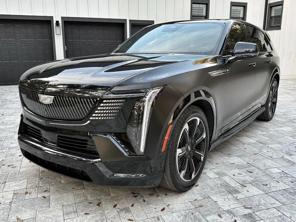 2025 Cadillac Escalade IQ - Image 9 of 12