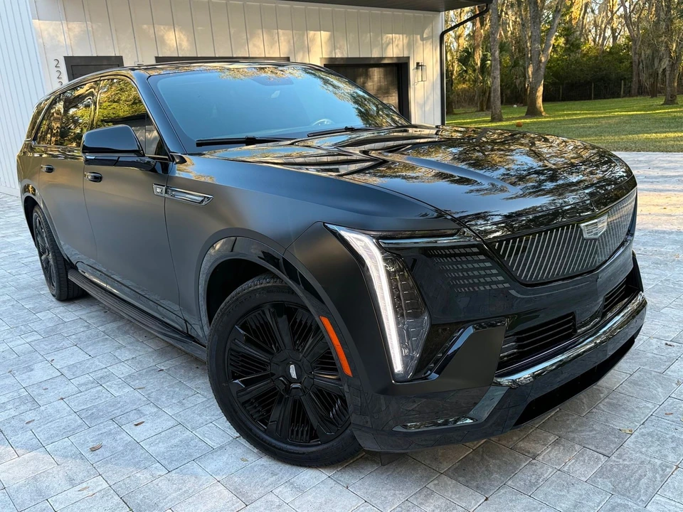 2025 Cadillac Escalade IQ - Image 4 of 12