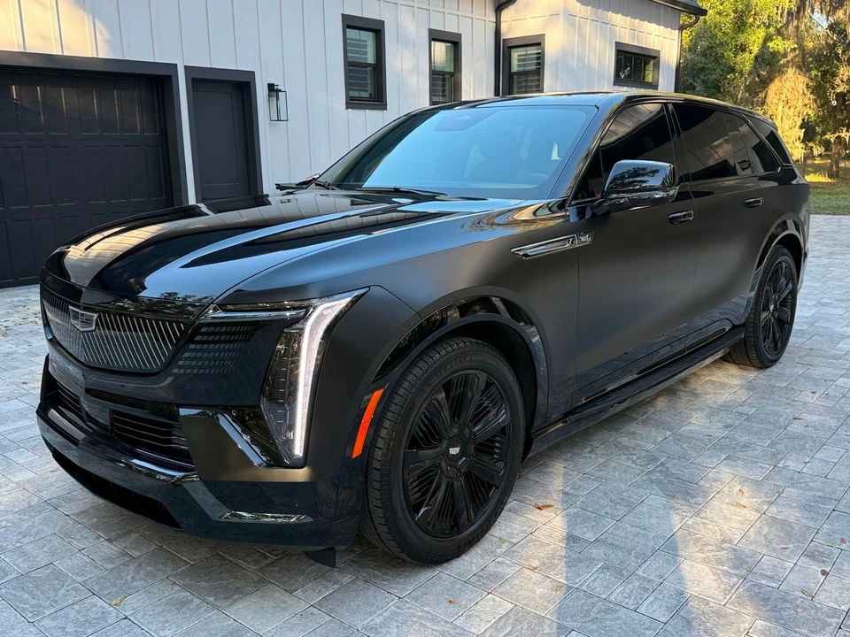2025 Cadillac Escalade IQ - Image 11 of 12