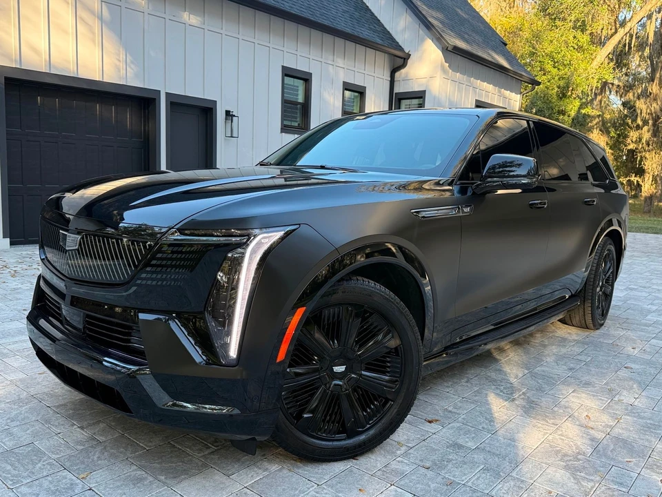 2025 Cadillac Escalade IQ - Image 8 of 12