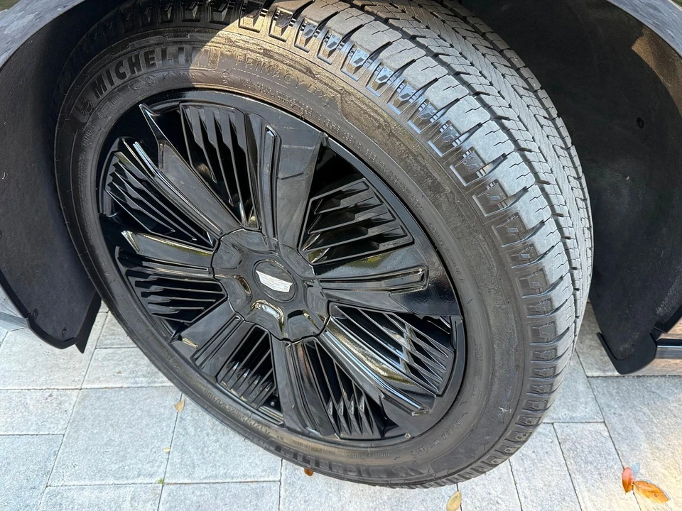 2025 Cadillac Escalade IQ - Image 10 of 12