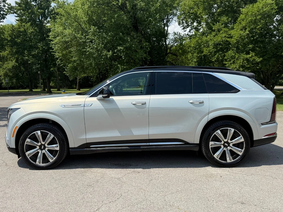 2025 Cadillac Escalade IQ - Image 8 of 12