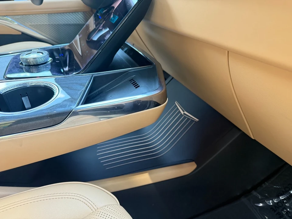 2025 Cadillac Escalade IQ - Image 17 of 21