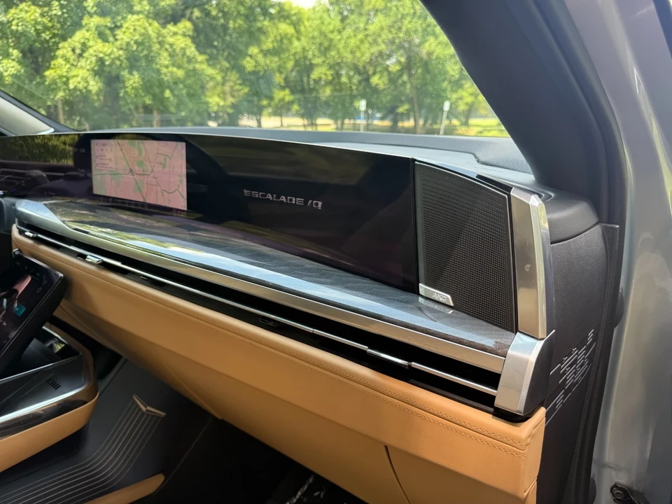 2025 Cadillac Escalade IQ - Image 15 of 21
