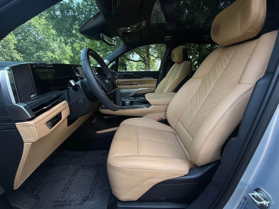 2025 Cadillac Escalade IQ - Image 11 of 12