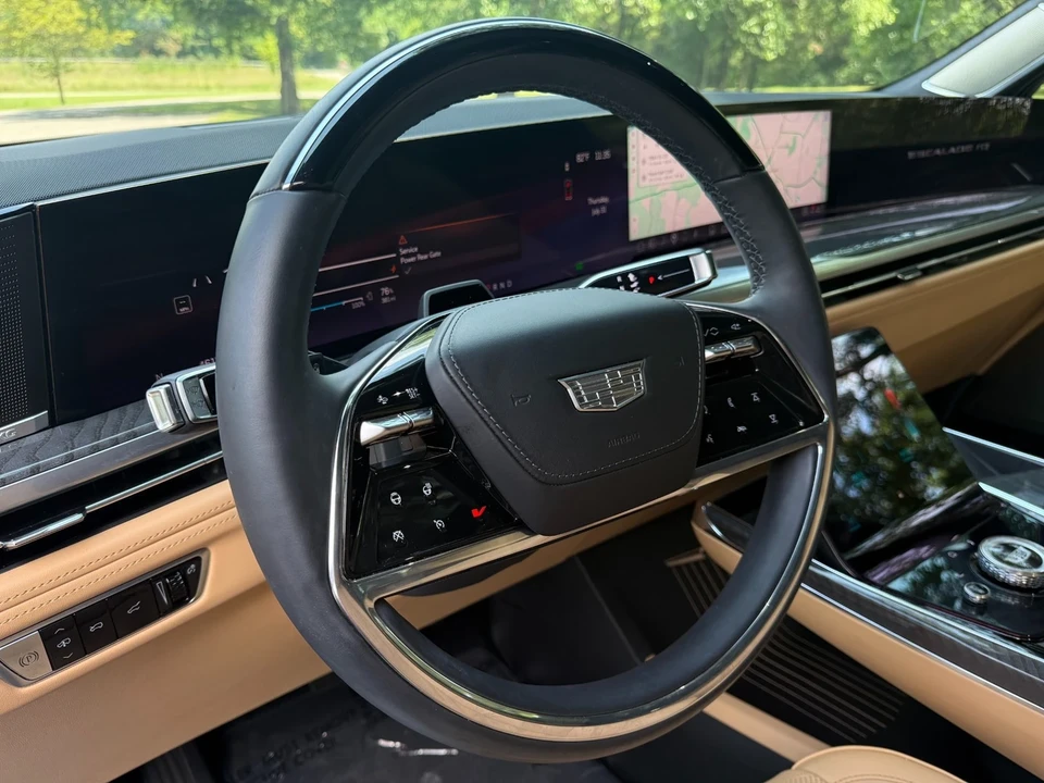 2025 Cadillac Escalade IQ - Image 10 of 12
