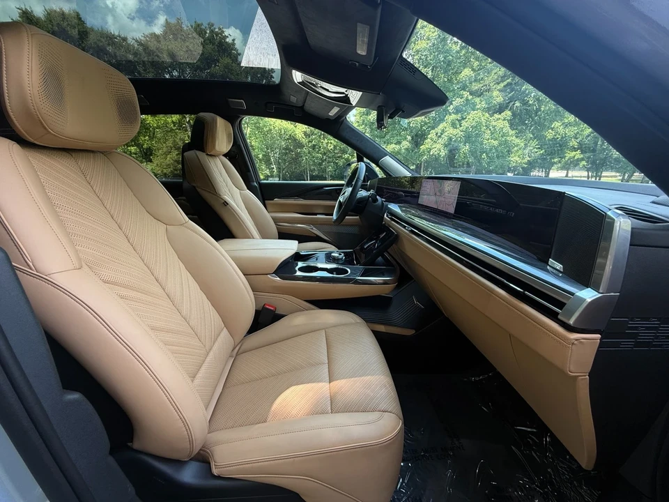 2025 Cadillac Escalade IQ - Image 18 of 21