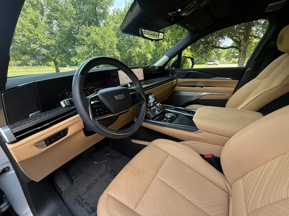2025 Cadillac Escalade IQ - Image 13 of 21