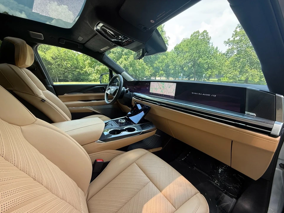 2025 Cadillac Escalade IQ - Image 20 of 21