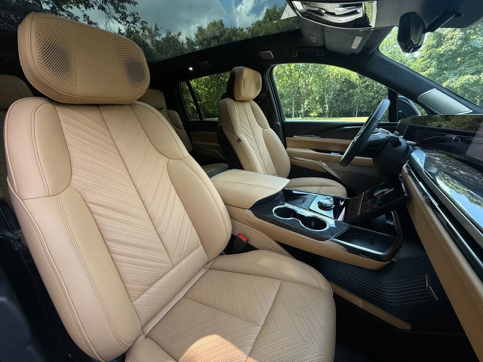 2025 Cadillac Escalade IQ - Image 19 of 21