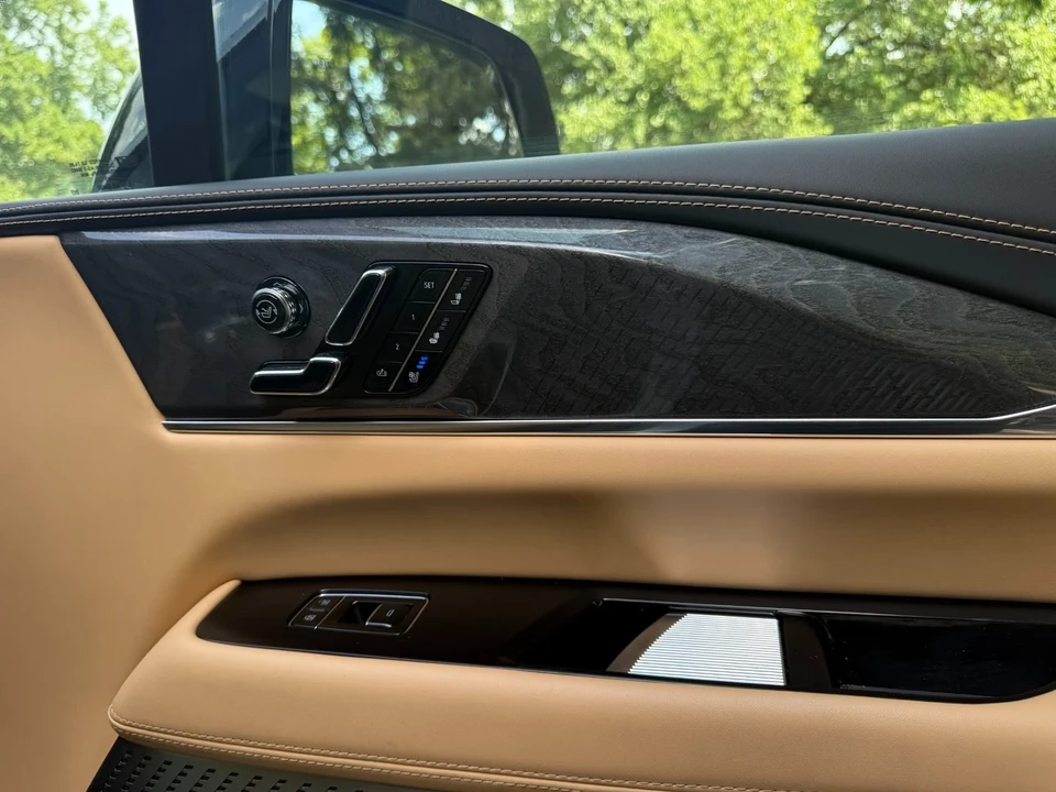 2025 Cadillac Escalade IQ - Image 14 of 21