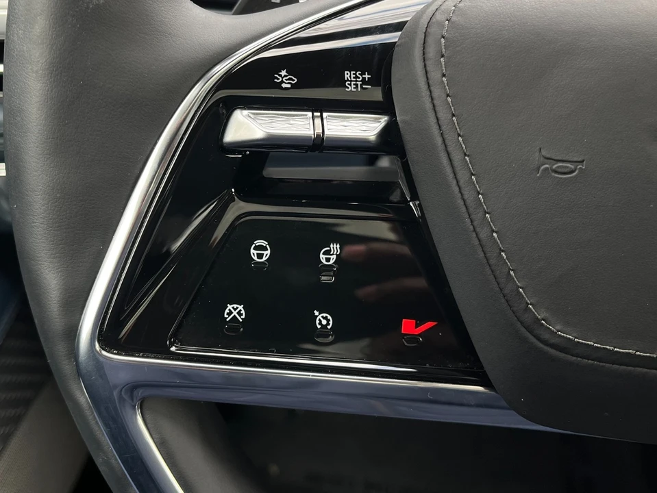 2025 Cadillac Escalade IQ - Image 18 of 21