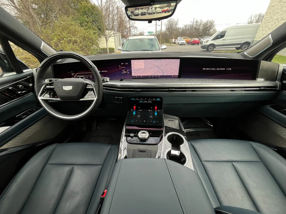 2025 Cadillac Escalade IQ - Image 10 of 12