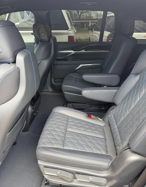 2025 Cadillac Escalade IQ - Image 15 of 31