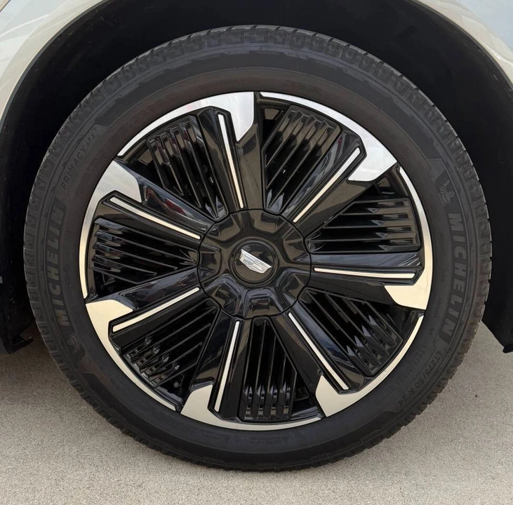 2025 Cadillac Escalade IQ - Image 7 of 31