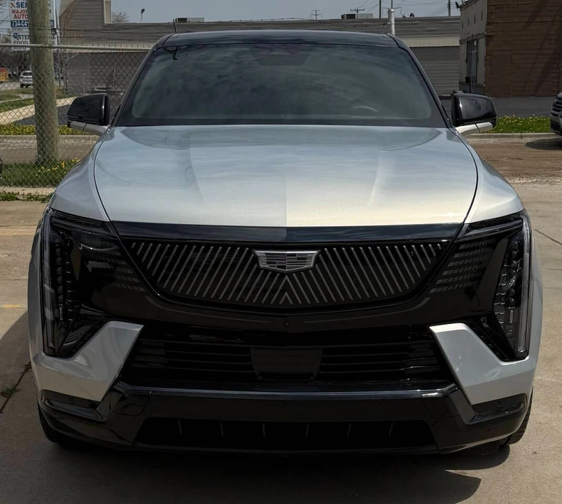 2025 Cadillac Escalade IQ - Image 2 of 31