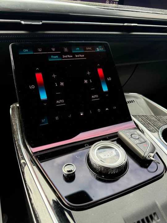 2025 Cadillac Escalade IQ - Image 27 of 31