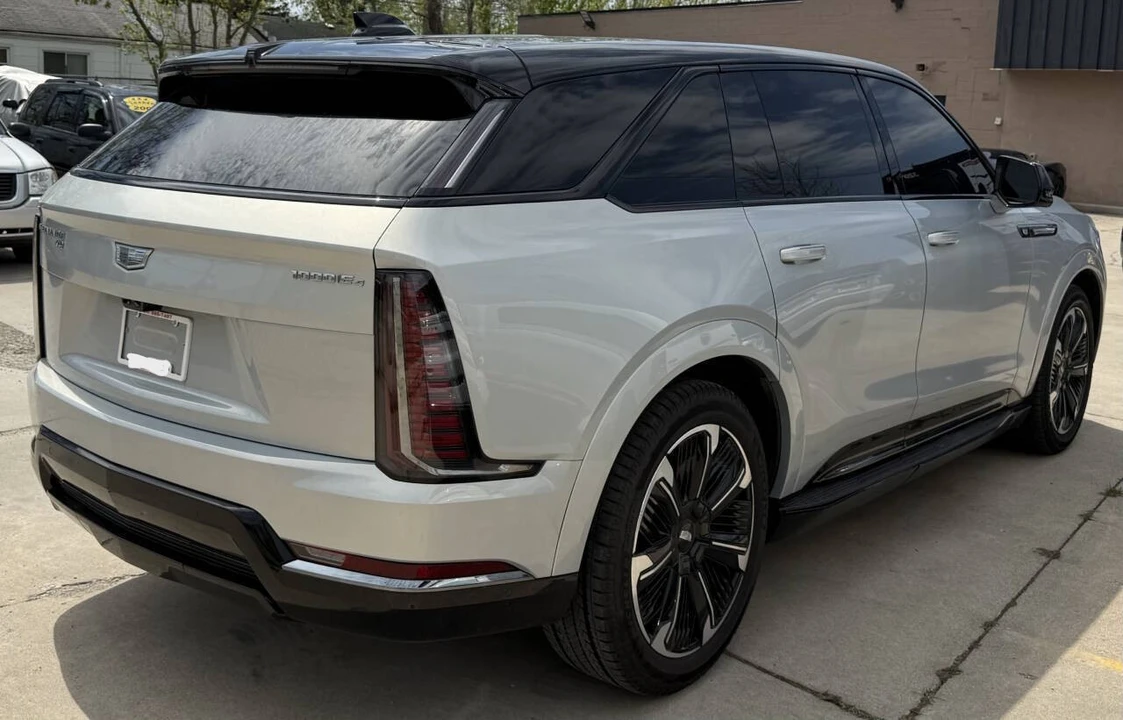 2025 Cadillac Escalade IQ - Image 4 of 31