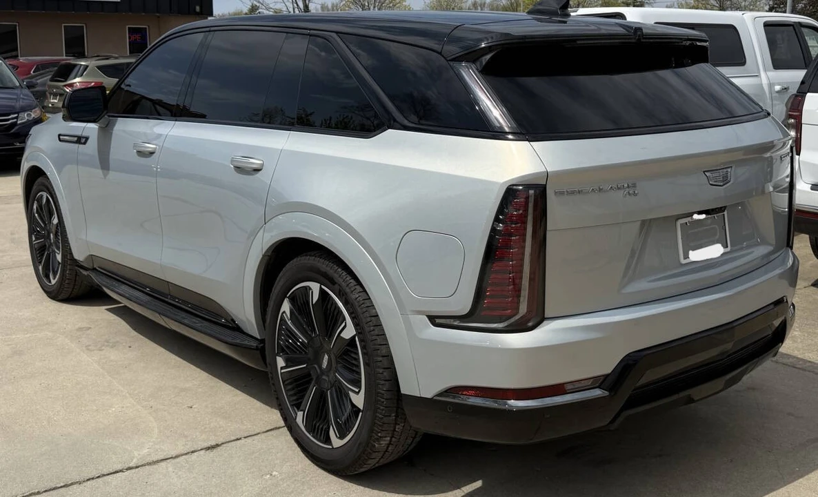 2025 Cadillac Escalade IQ - Image 6 of 31
