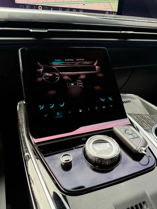 2025 Cadillac Escalade IQ - Image 28 of 31