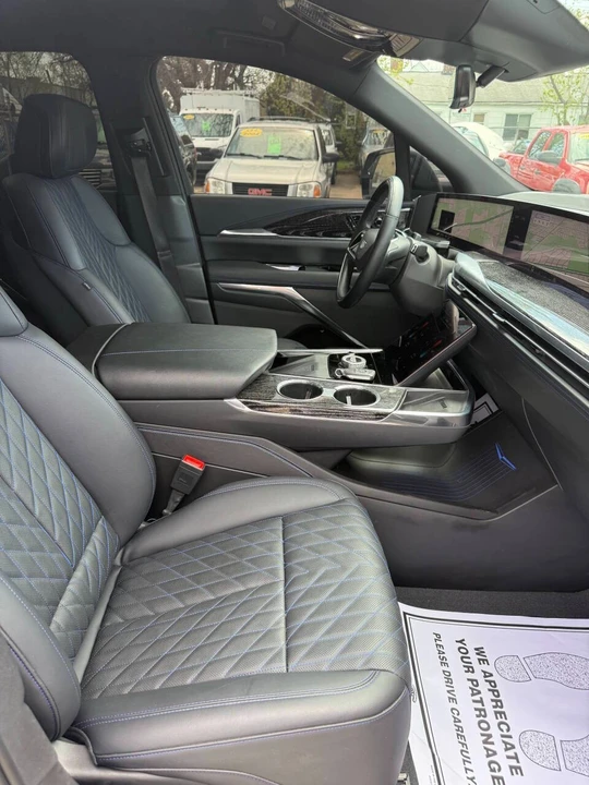 2025 Cadillac Escalade IQ - Image 12 of 31
