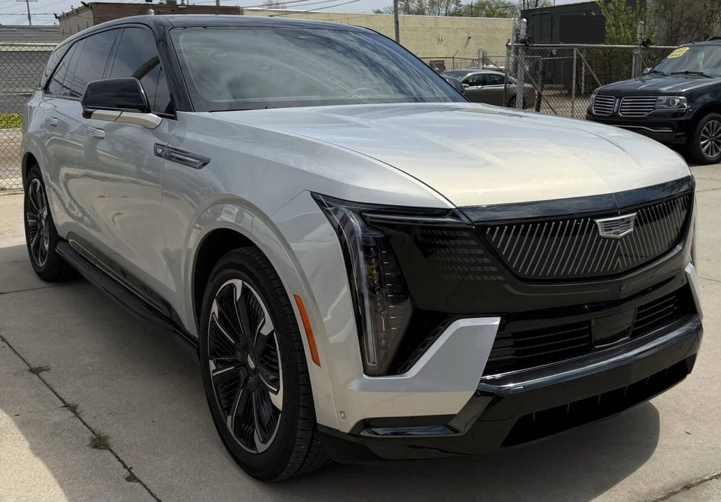 2025 Cadillac Escalade IQ - Image 3 of 31