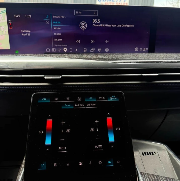 2025 Cadillac Escalade IQ - Image 25 of 31