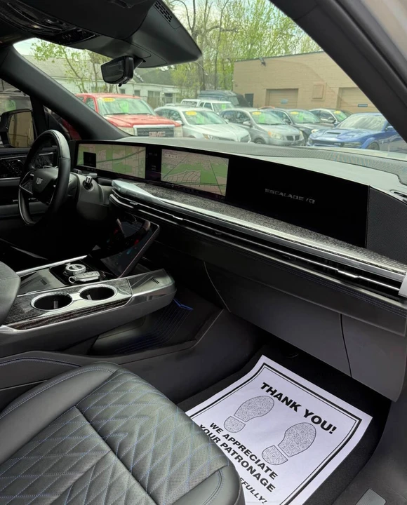 2025 Cadillac Escalade IQ - Image 13 of 31