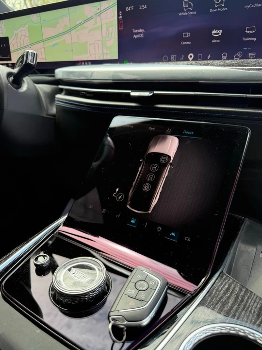 2025 Cadillac Escalade IQ - Image 26 of 31