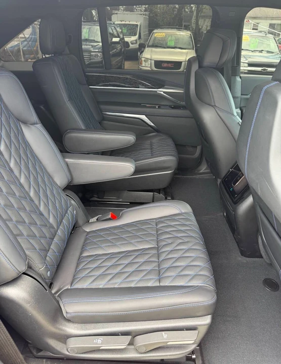 2025 Cadillac Escalade IQ - Image 18 of 31